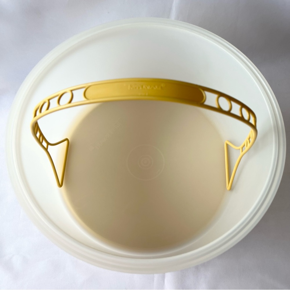 Vintage Tupperware Cake Carrier with Handle Round Tall Harvest Gold - Picture 4 of 7